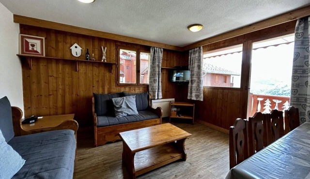 10m from ski slopes, 2nd floor, balcony, tv, ski locker, 63m², Les Menuires