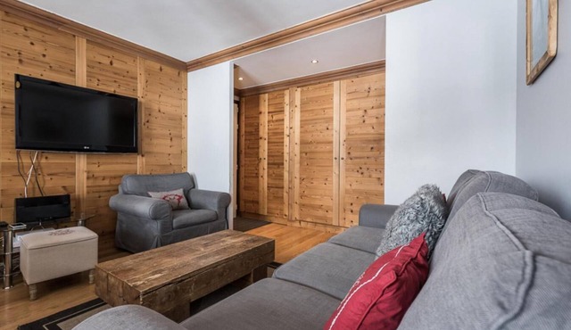 10m from ski slopes, 5th floor, view ski slopes, balcony, tv, ski locker, 83m², Tignes