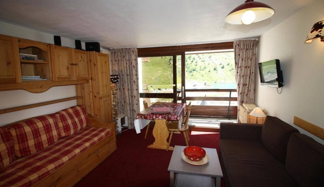 10m from ski slopes, 7th floor, view lake, balcony, tv, ski locker, 28m², Tignes