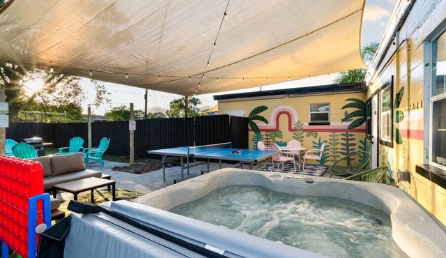 10m to Dwtn + Jacuzzi, Pool Tbl, Ping Pong & BBQ!