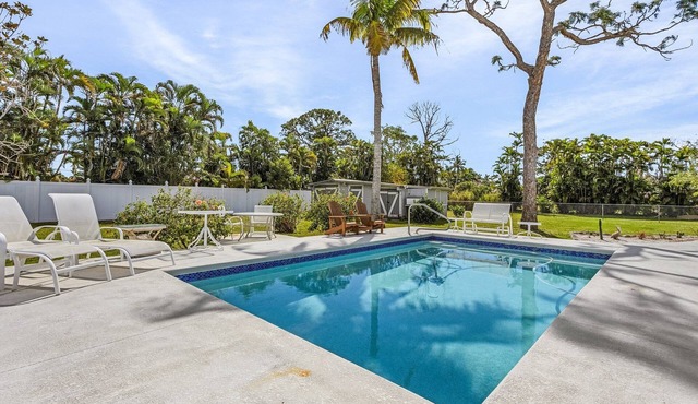 10Min to Beach - Heated Pool Nov-April - Chef's Kitchen. 2 Night minimum stay.