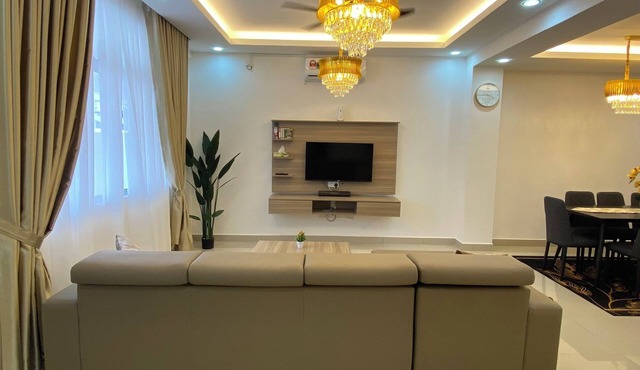 10min to Desaru Coast Waterpark! Welcome to D'Royale Desaru Homestay.