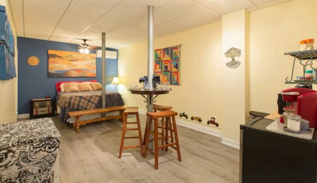 10min to downtown Asheville with long range views