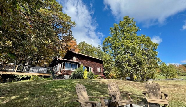 10min to WINDHAM, big yard, views, firepit, trex deck + new Hot Tub, new bathrms