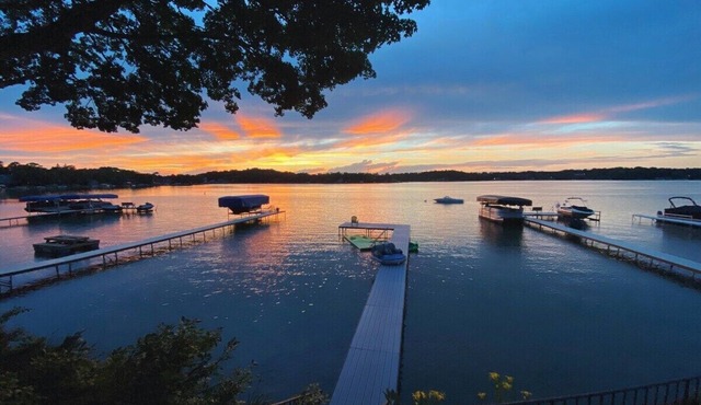 10mins to Wilmot Ski |Lake Mary Lakefront |Private Pier|Swim|Views Throughout |Gas Fireplace|Firepit