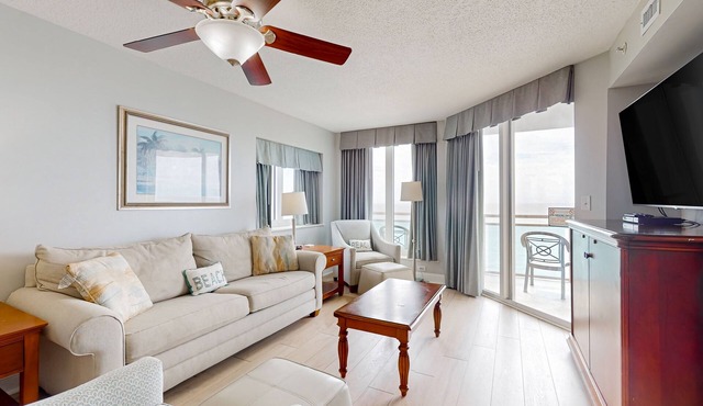 10th-floor oceanfront condo with pool, hot tub, balcony & central AC