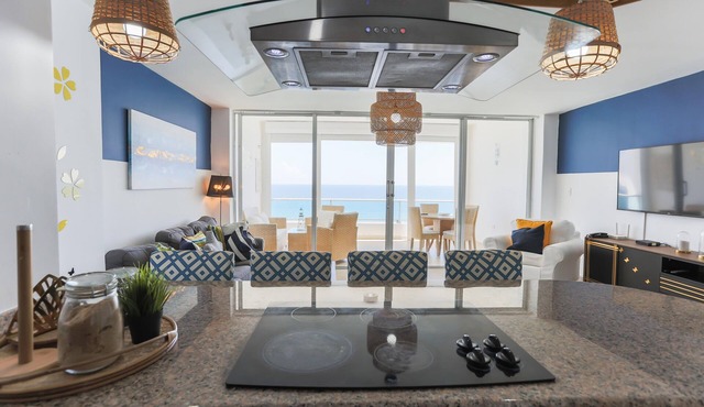 10thFloor PanoView| Beachfront| Pool| FullKitchen