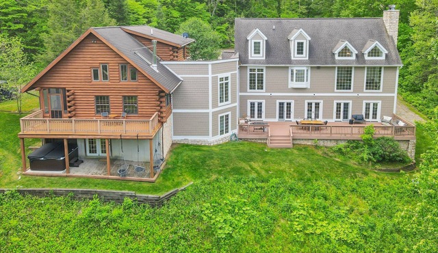 11,000sqft sleeps 29, w/POOL! private lake, hiking trails, hot tub, 130 acres!