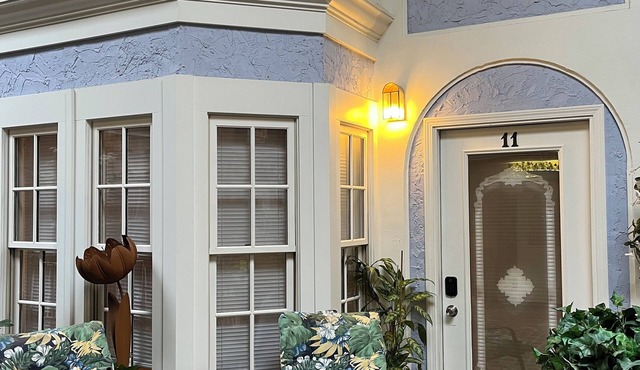 #11 2-bedroom apartment in historic Lorain, across from Palace Theatre.