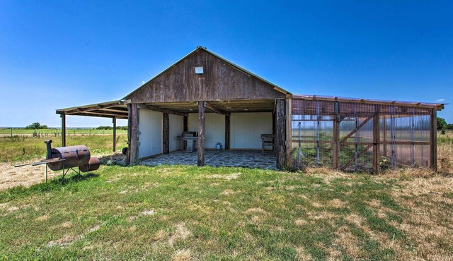 11-Acre Log Cabin w/Jungle Gym & Sand Volleyball