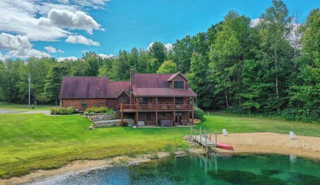 11 Acre Wood - Cabin getaway - fishing/swimming pond - hot tub