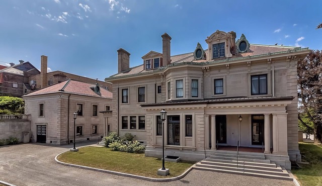11 Bedroom 33 beds Woolworth Mansion in Scranton