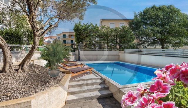 11 bedroom amazing apartment in Srima