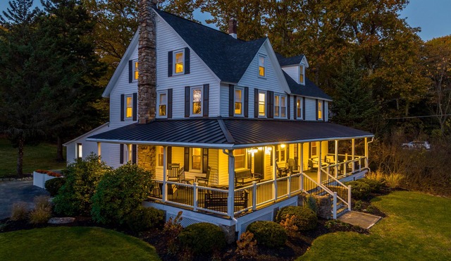 11 bedroom Lodge - Swim Spa/Hot Tub - Firepit - Game room - sleeps 26