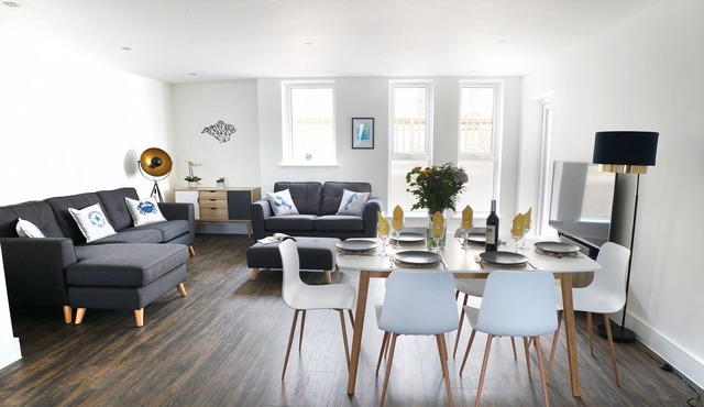 11 Breakwater-Dog Friendly-Sandown Beach-Sleeps 6