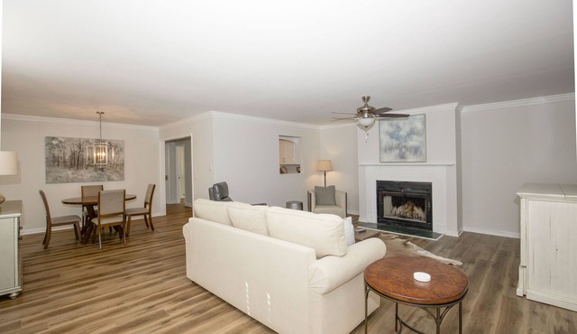 11 E Pinehurst Manor