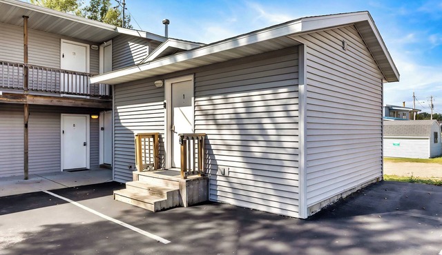 11 Family Lakefront Studios on Lake Missaukee - Sleeps 40