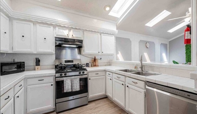 11 Guests Cozy 3BR near IAH 2431 George Bush Airport