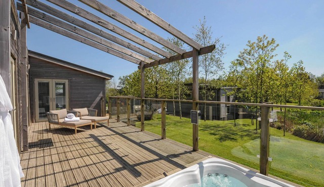 11 MEADOW RETREAT, romantic, luxury holiday cottage in Dobwalls