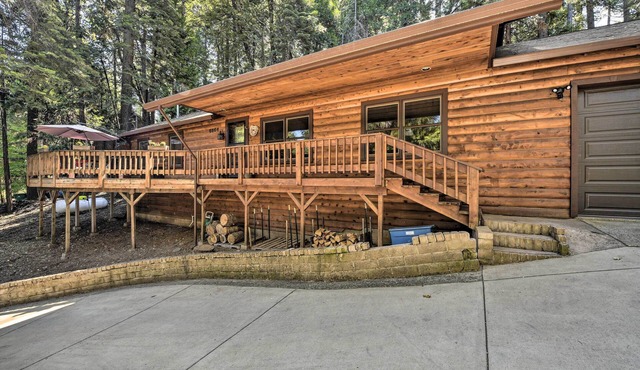 11 Mi to Apple Hill: Pollock Pines Resort Cabin