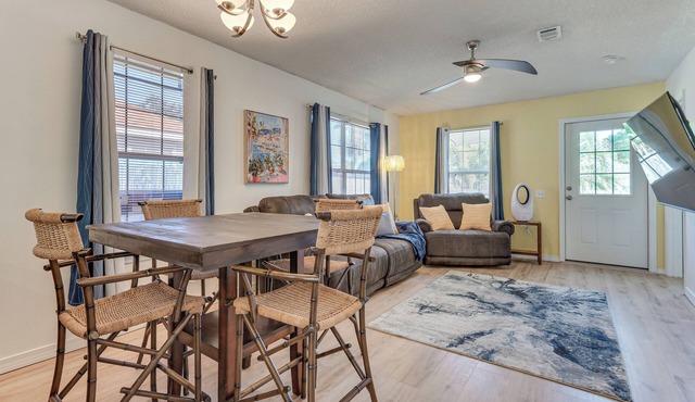 11 Mi to Beach: Quiet Gulf Breeze Gem Near Dtwn