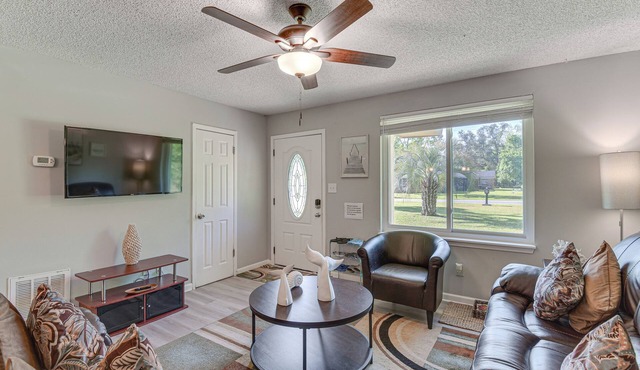 11 Mi to Beaches: Peaceful Foley Home w/Yard