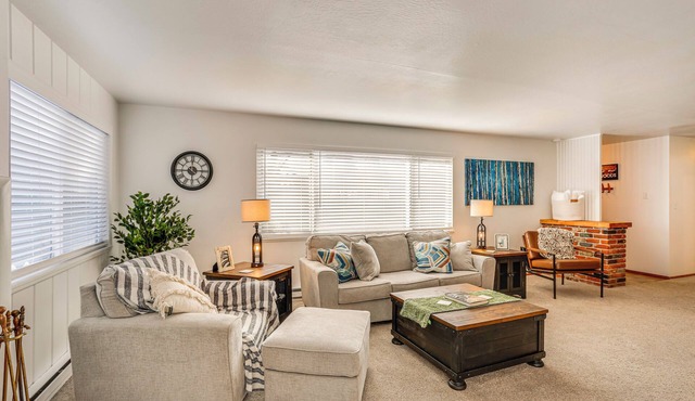 11 Mi to Burney Falls: Charming Home w/Fireplace