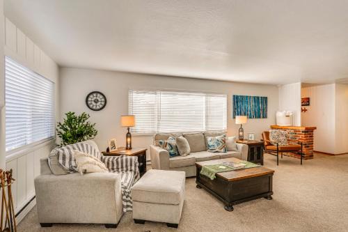 11 Mi to Burney Falls: Charming Home w/Fireplace