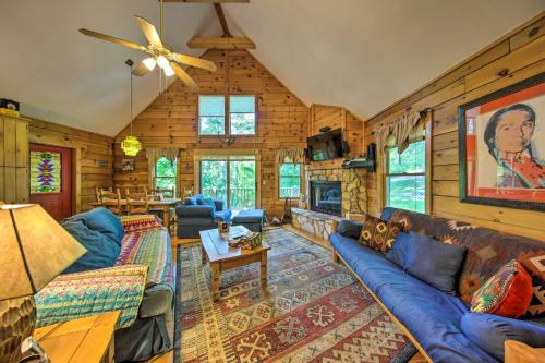 11 Mi to Calaboose Cellars Marble Cabin with Deck!