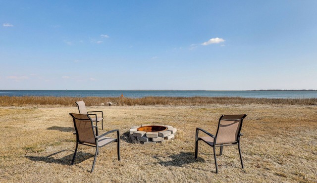 11 Mi to Chincoteague: Atlantic Home w/Decks!