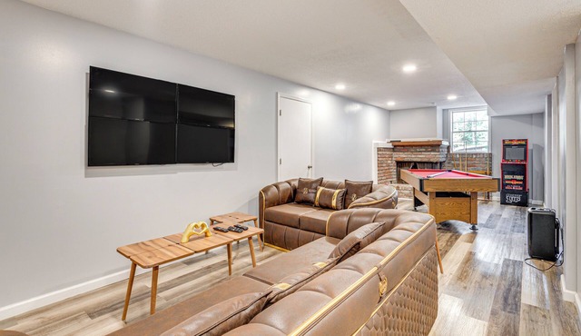 11 Mi to Dtwn Birmingham: Home w /Pool Table!