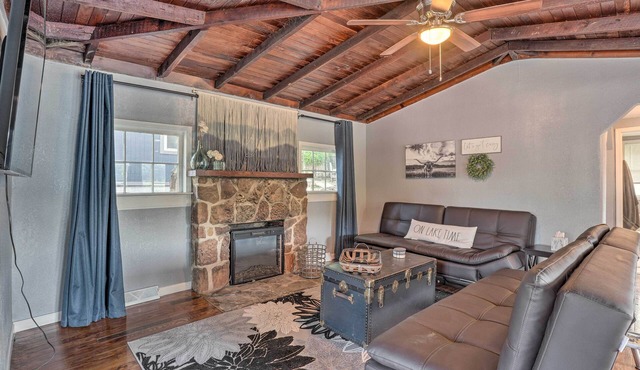 11 Mi to Dtwn Branson: Cottage in Rockaway Beach!