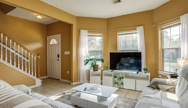 11 Mi to Dtwn Houston: Pet-Friendly Home w/Yard!