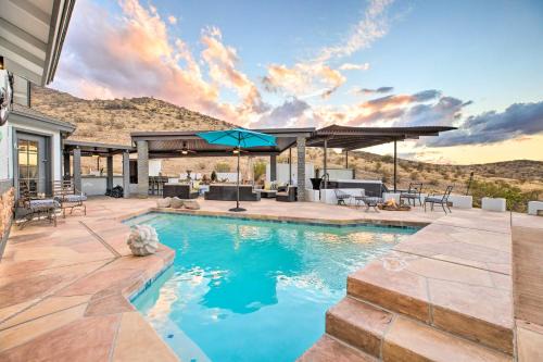 11 Mi to Dtwn Phoenix! Mtn-View Retreat w/Hot Tub
