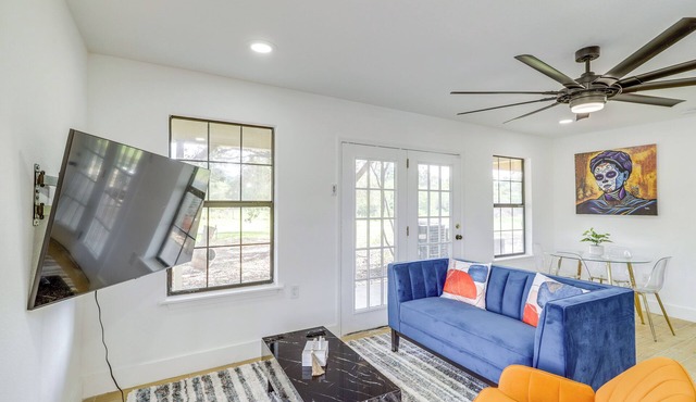 11 Mi to Golf: Home w/Fishing Pond in Hempstead