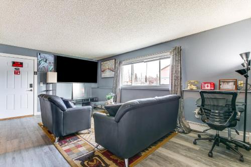11 Mi to Kincaid Park Convenient and Cozy Apt!