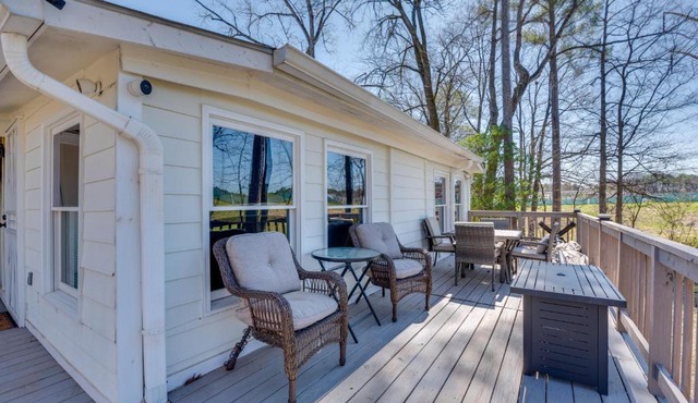 11 Mi to Mercedes-Benz Stadium Home with Yard!