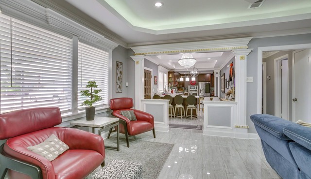 11 Mi to Nola: Westwego Home w/Sunroom!