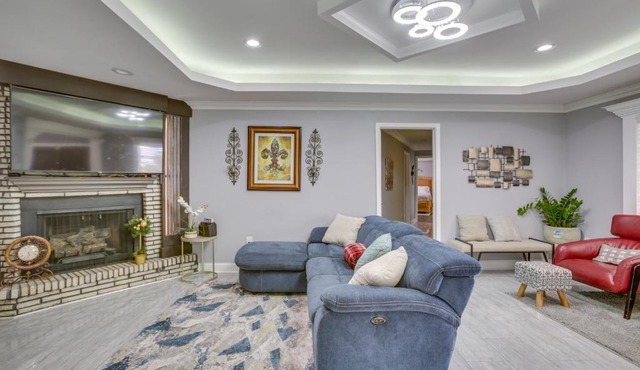 11 Mi to NOLA Westwego Home with Sunroom!