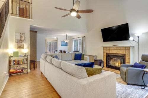 11 Miles to Saratoga Race Course Upstate Retreat!