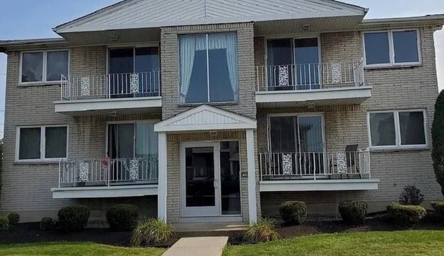 11 min from BUF Airport, 19 min from Bills Stadium, 35 min from Niagara Falls!