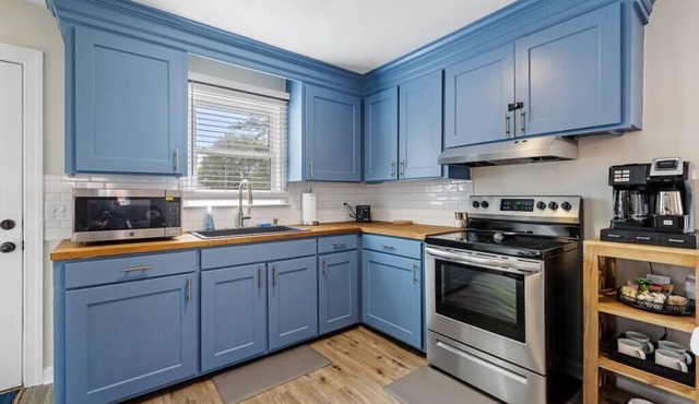 11 Min to Downtown|Superhost w/250 5 Star Reviews