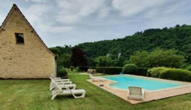 11 PERSON CHARACTER HOUSE with private pool & view of the Vézère Valley