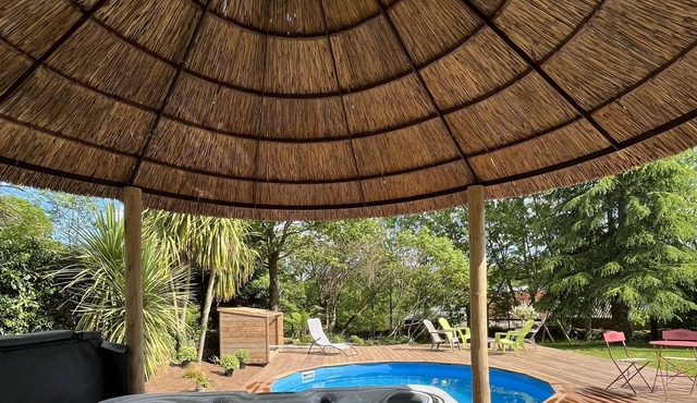 11-person gîte with spa, sauna and swimming pool