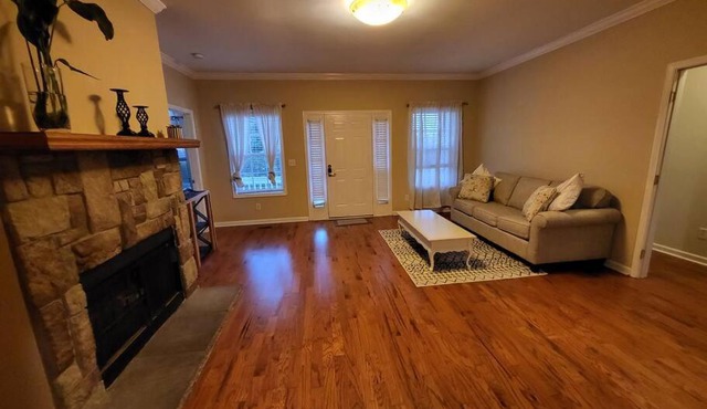 11. Spacious Lakeview home in Guntersville