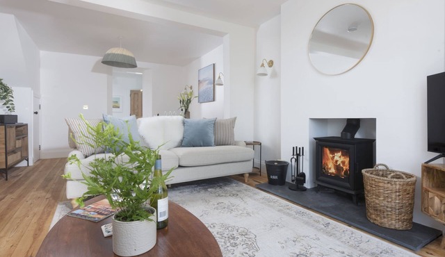 11 Tywarnhayle House - Pet Friendly/close to beach