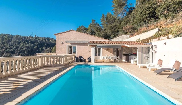 110 m2 villa with swimming pool and unobstructed view, not overlooked