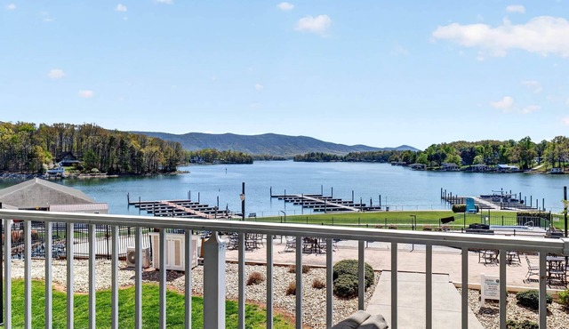 #110 Pointe - 1 Bedroom Lakefront Condo at Mariners SML
