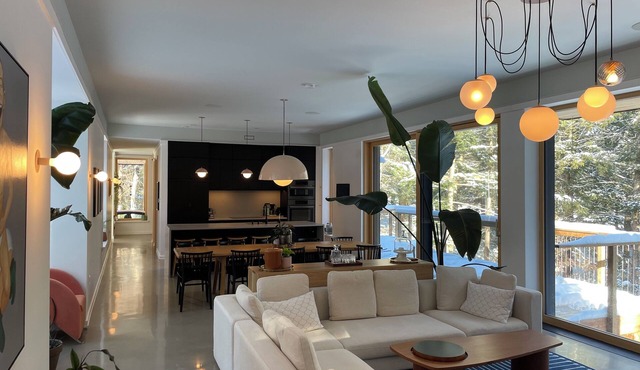 110 Wood Smoke - Modern Wilderness Lakehouse only 6 minutes to Edelweiss Ski