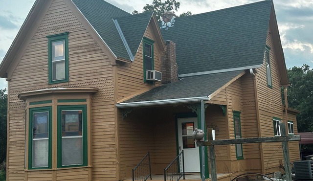 110 year old Renovated farm house in the heart of Cawcker city